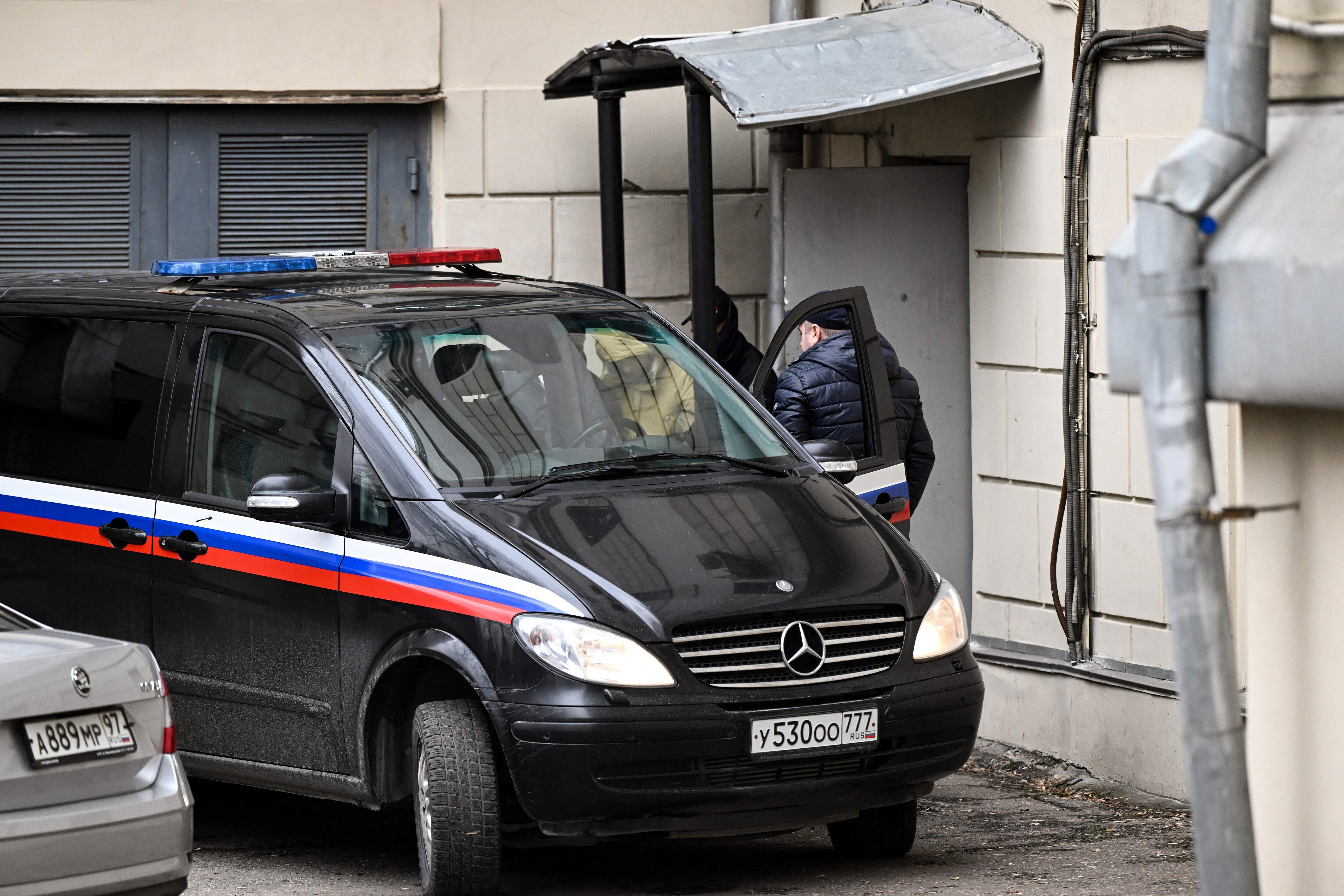 Momento de la detención de Evan Gershkovich, periodista de Estados Unidos que reporta para the Wall Street Journal en Rusia. 
(Foto:  KIRILL KUDRYAVTSEV/AFP via Getty Images)