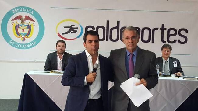 Eduardo Verano y Alejandro Char durante su exposición, los escoltan sus secretarios de Deportes.