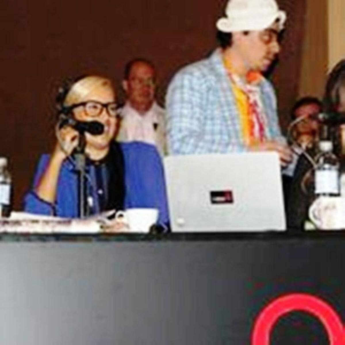 Darío Arizmendi y su equipo desde la ciudad más innovadora del mundo, mostrando lo mejor de Antioquia y sus gentes. Foto: Caracol Radio.