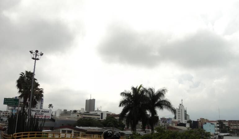 Desde las 5:20AM hasta las 9:00AM Toda la información local en Caracol Radio