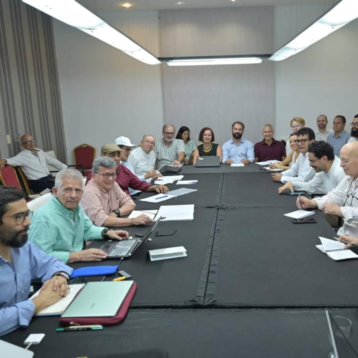 Gobierno contemplaría subsidios al ELN para que no siga delinquiendo
