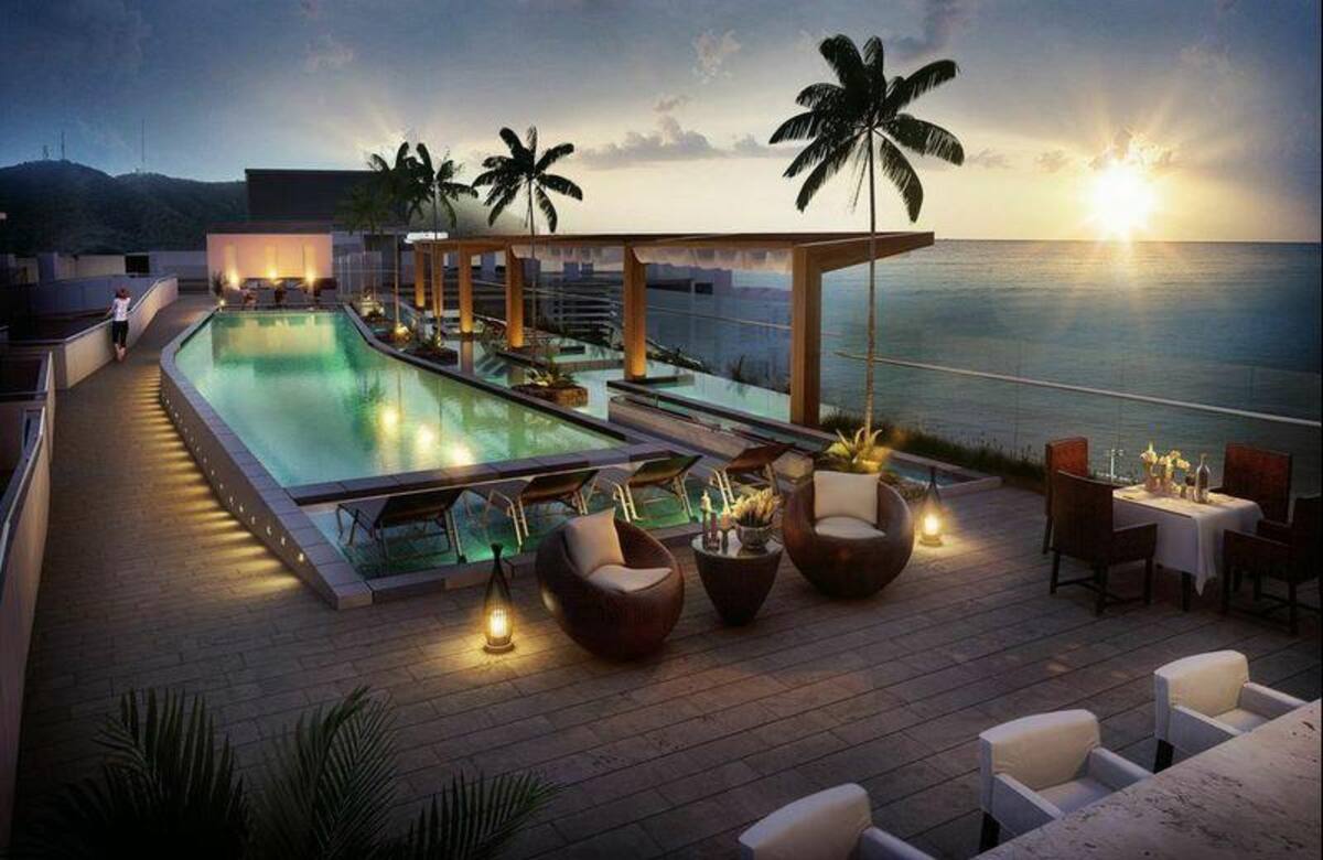 Está ubicado muy cerca al Rodadero, frente a la Costa Caribe y a la Sierra Nevada de Santa Marta.