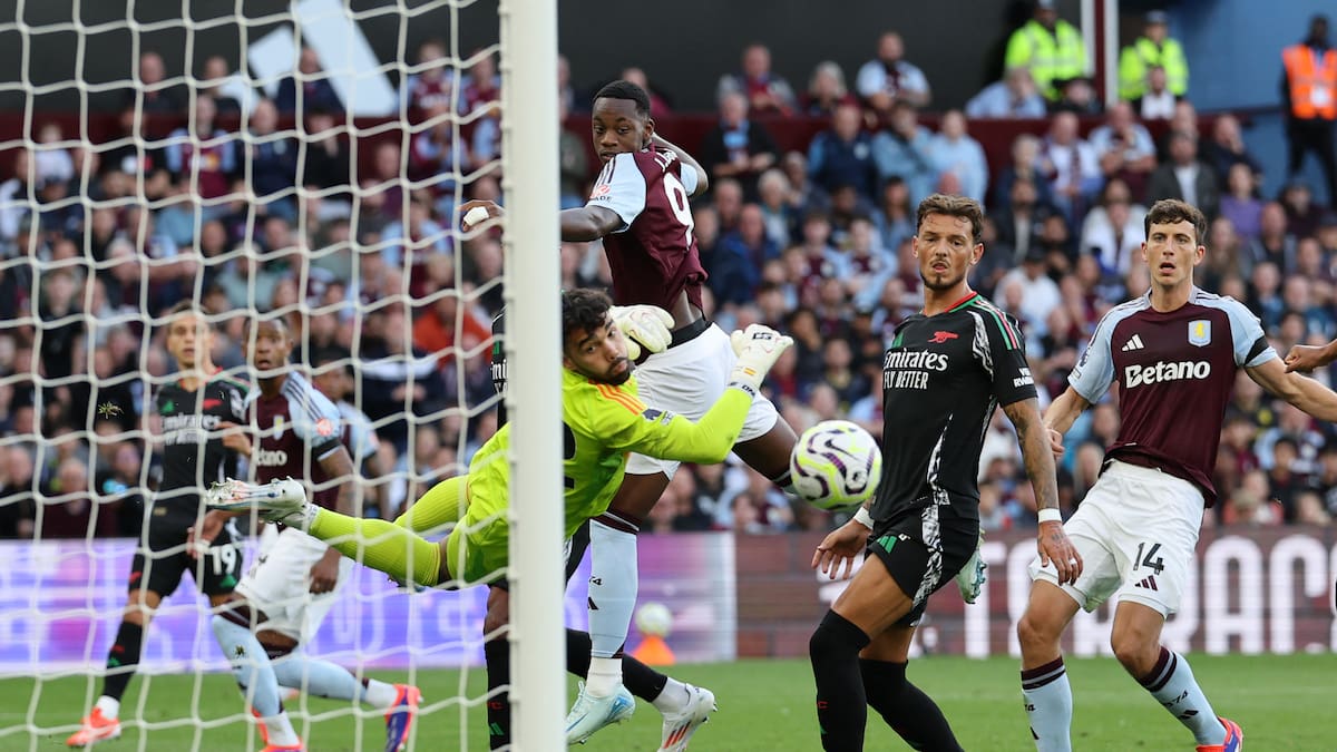 Jhon Jáder Durán no pudo evitar la derrota del Aston Villa ante el Arsenal en la Premier