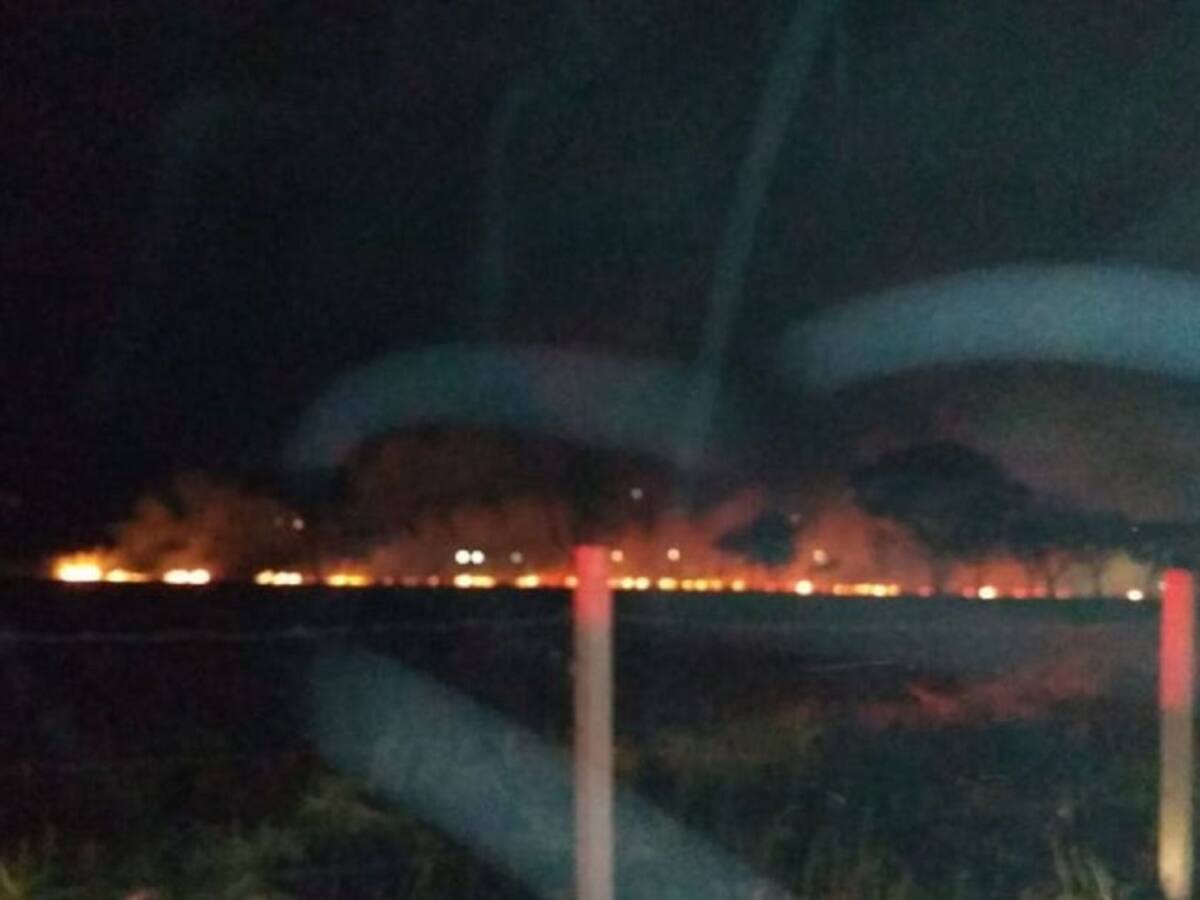 Bomberos de Pamira trabajaron sin descanso para sofocar dos incendios