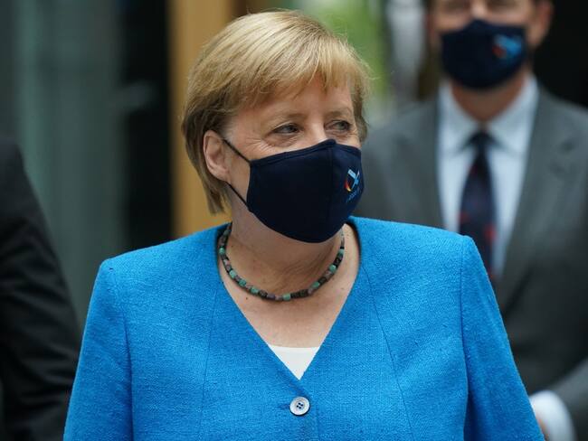 Merkel admite que no calcularon bien los viajes a zonas de riesgo
