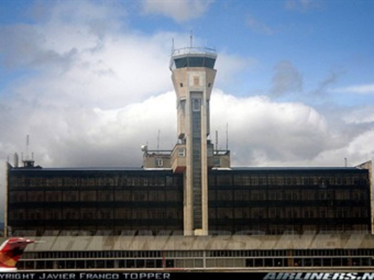 Controladores aéreos se declaran en alerta por alta carga laboral