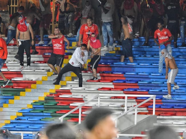 Hinchas del América protagonizaron actos vandálicos en la final de la Copa Colombia / Colprensa
