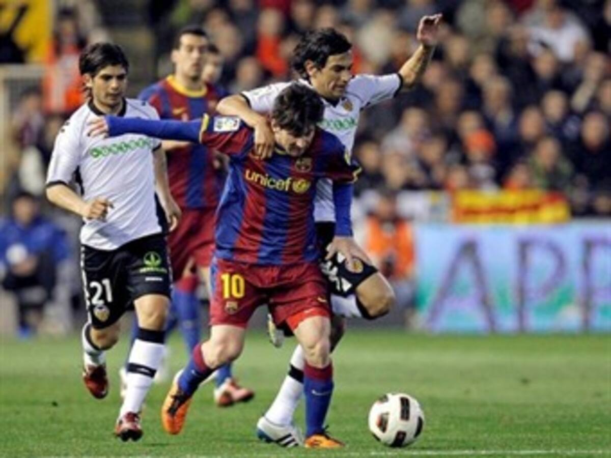 Barcelona vence 1-0 a Valencia se mantiene liderato en España