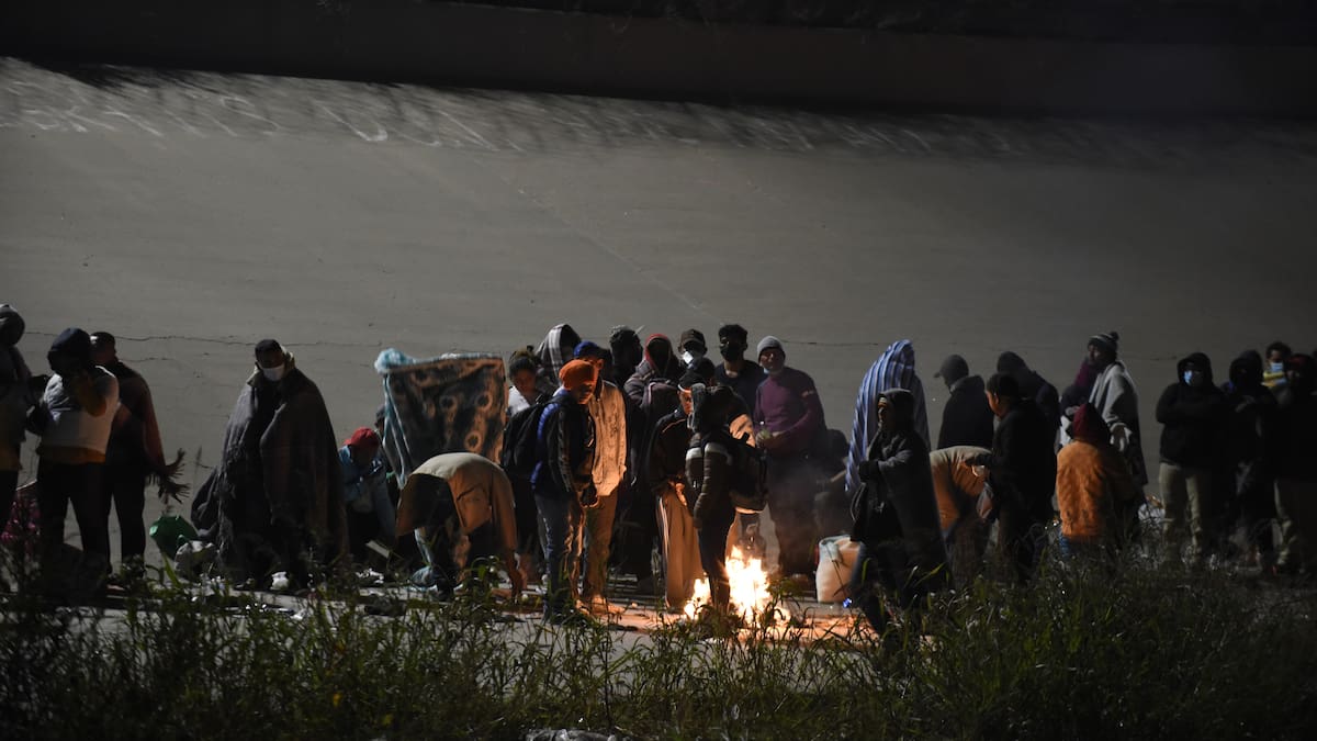 Migrantes acampan cerca dela frontera de EE.UU. a la espera del fin del Título 42