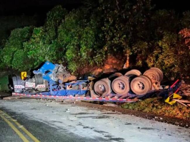 4 muertos al volcarse un camión en la vía Barranquilla-Santa Marta