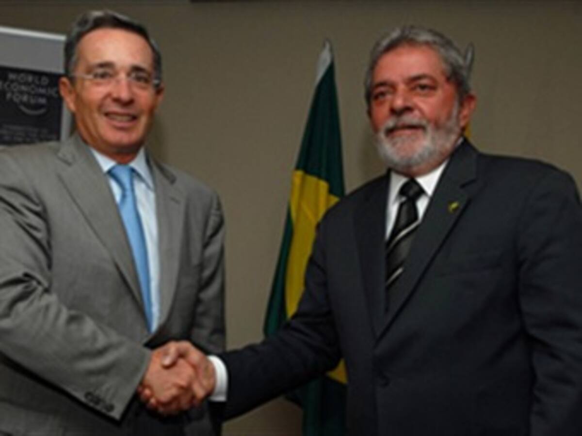 Uribe visitaría a Lula el jueves para tratar temas regionales y el acuerdo militar con EE.UU.