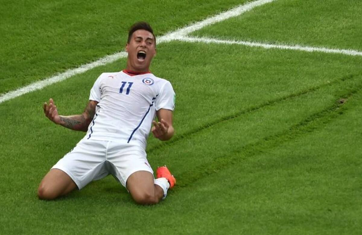 El actual campeón se despidió prematuramente de Brasil tras caer 2-0 ante Chile con goles Vargas y Aranguiz.