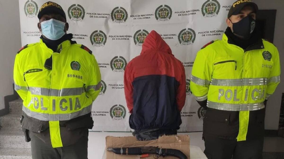 Al parecer mientras amenazaba a peatones fue capturado en Villamaría Caldas