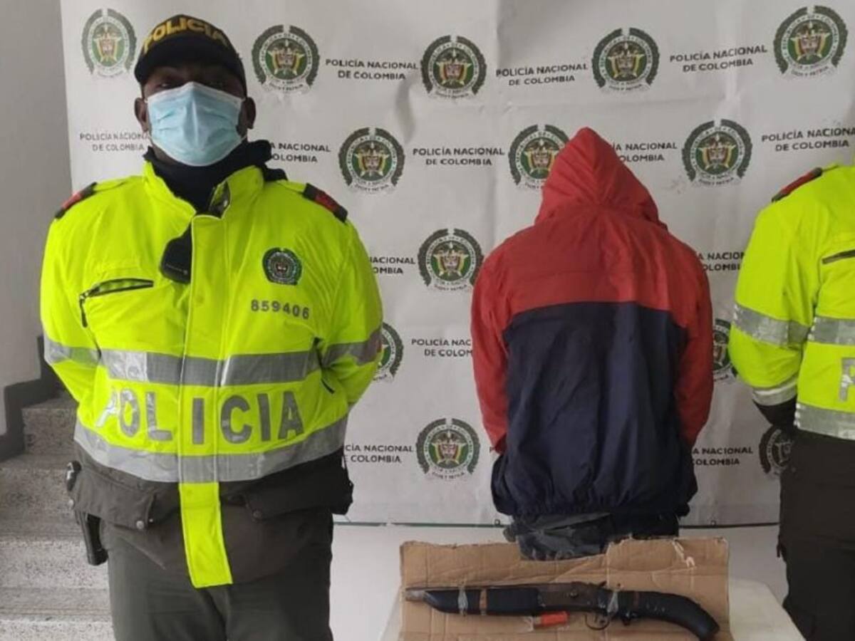 Al parecer mientras amenazaba a peatones fue capturado en Villamaría Caldas