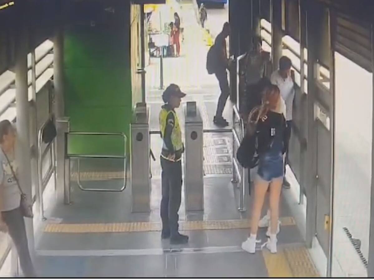 Auxiliar de policía identificó señal de auxilio y le salvó la vida a una menor embarazada