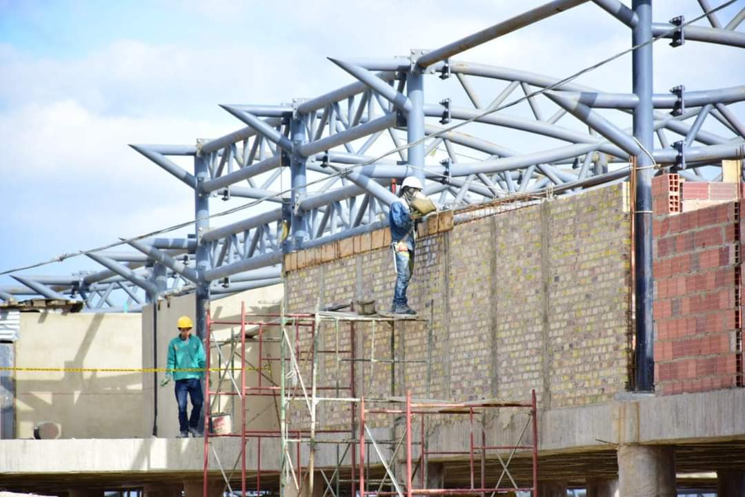 Los trabajos en la plaza de mercado de Paipa, Boyacá, tienen un 65% de avance y se espera se entregue en el segundo semestre de este año / Foto: Suministrada.
