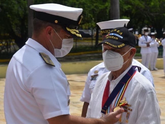 Durante la ceremonia se realizó el reconocimiento a todos los veteranos, en especial al marino más antiguo del mundo, Rafael Darío Valverde