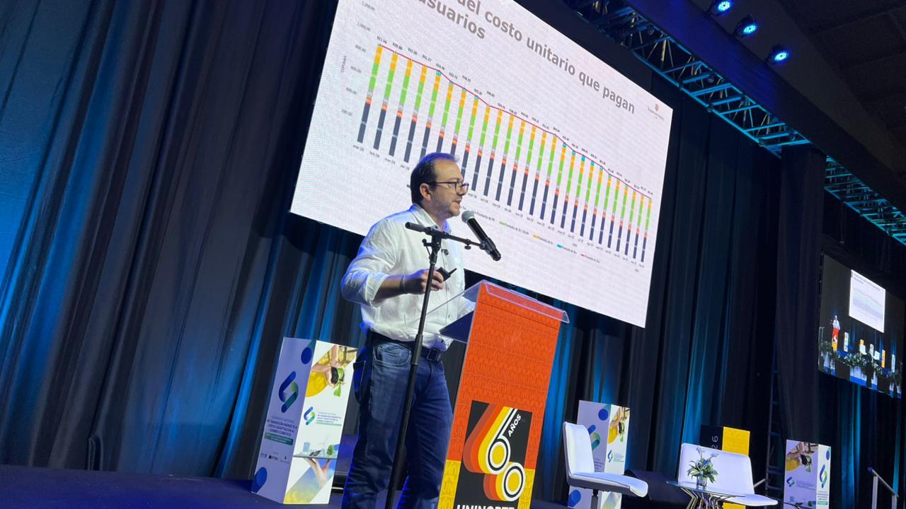 Superservicios alerta sobrecostos en tarifas de energía por intermediación en mercado eléctrica/ Superservicios