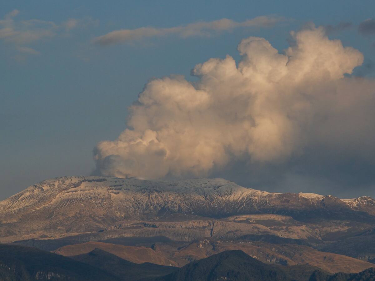 SGC confirmó un aumento de desgasificación y una anomalía térmica en el Volcán del Ruiz
