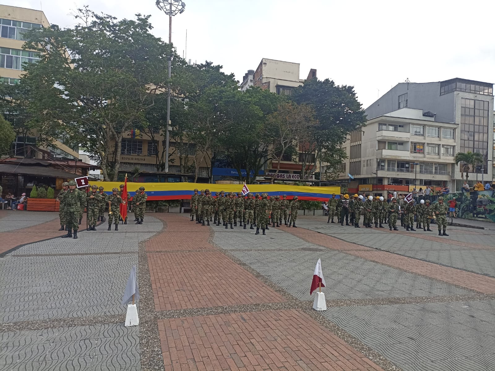 Parada militar por los 123 años del Ejército Nacional en Armenia. Foto Adrián Trejos