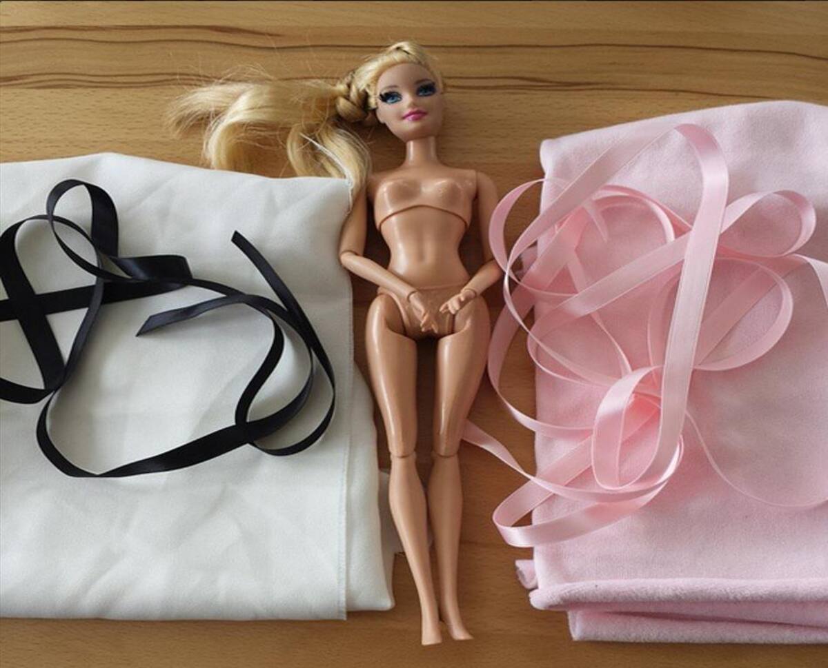 A través de su cuenta @mariaang2002, María Angélica Padilla muestra sus diseños en el cuerpo de muñecas. La siguen cerca de 5.000 personas.