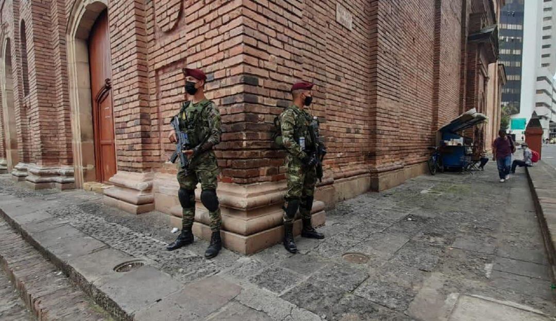 El centro de Cali se encuentra militarizada.