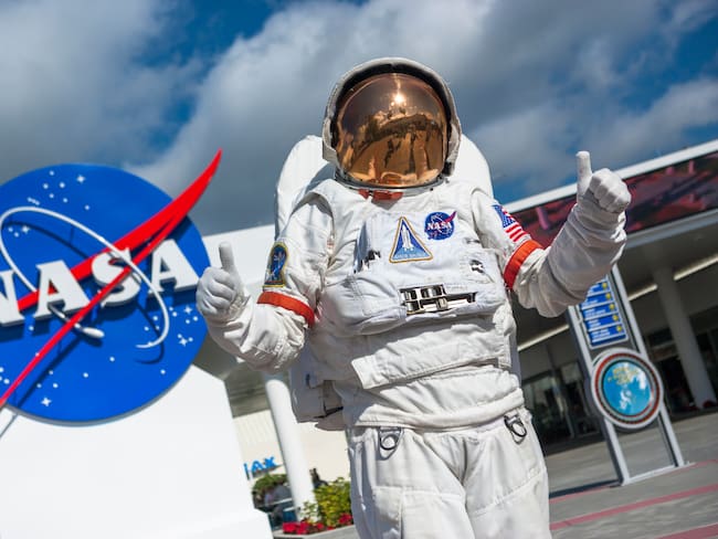 Un traje de astronauta en el Centro Espacial Kennedy de la NASA en Cabo Cañaveral, Florida, EE.UU. / Getty Images
