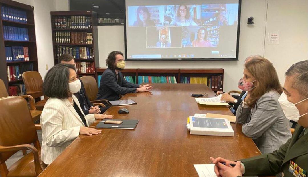 Vicepresidenta Marta Lucia Ramírez y delegados de la CIDH