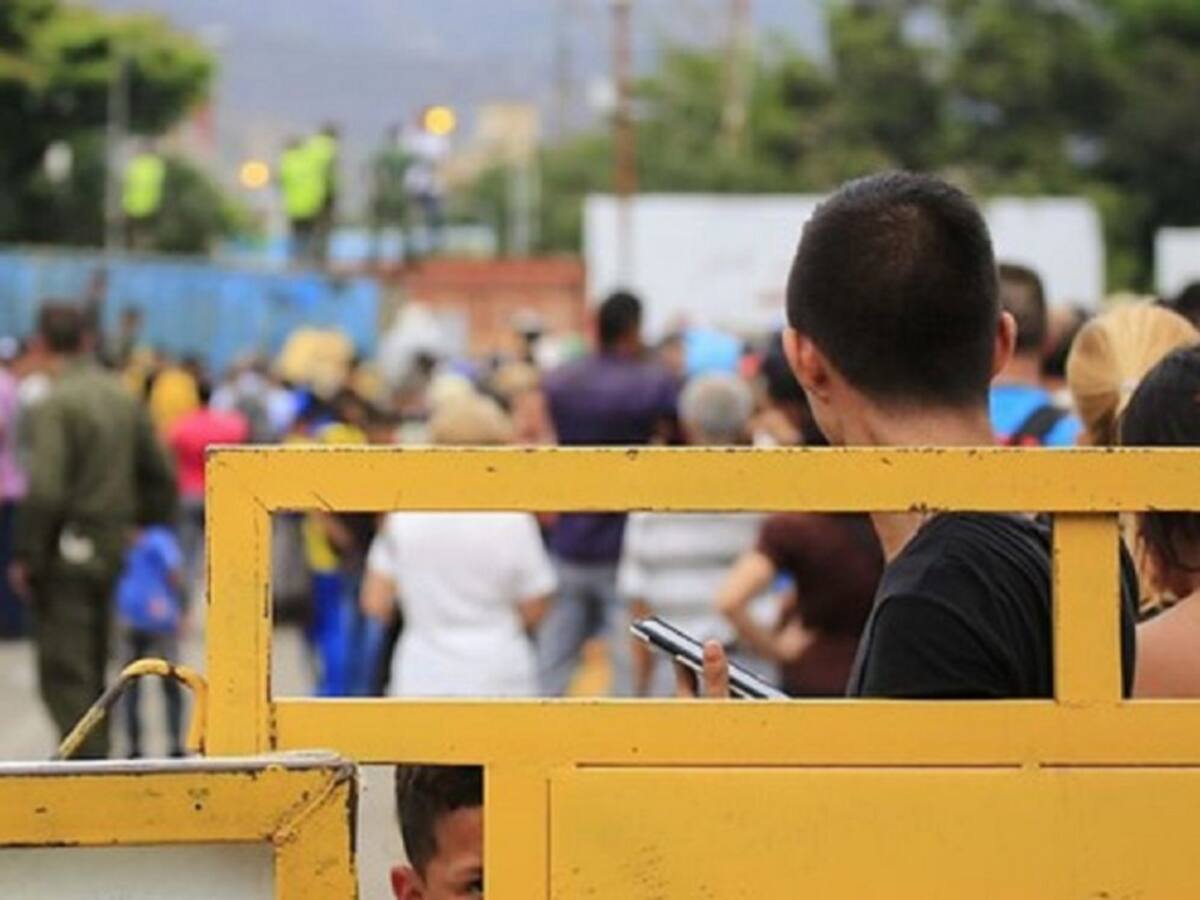 Reducen el paso de venezolanos hacia su país en los puentes internacionales