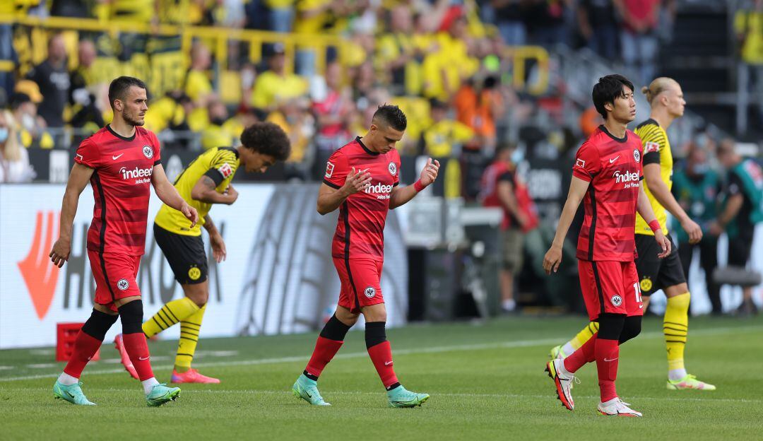 Rafael Santos Borré con el Eintracht Frankfurt ante el Boruddia Dortmund en 2021