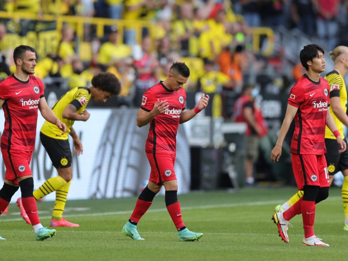 Santos Borré debutó en la Bundesliga participando en gol del Frankfurt