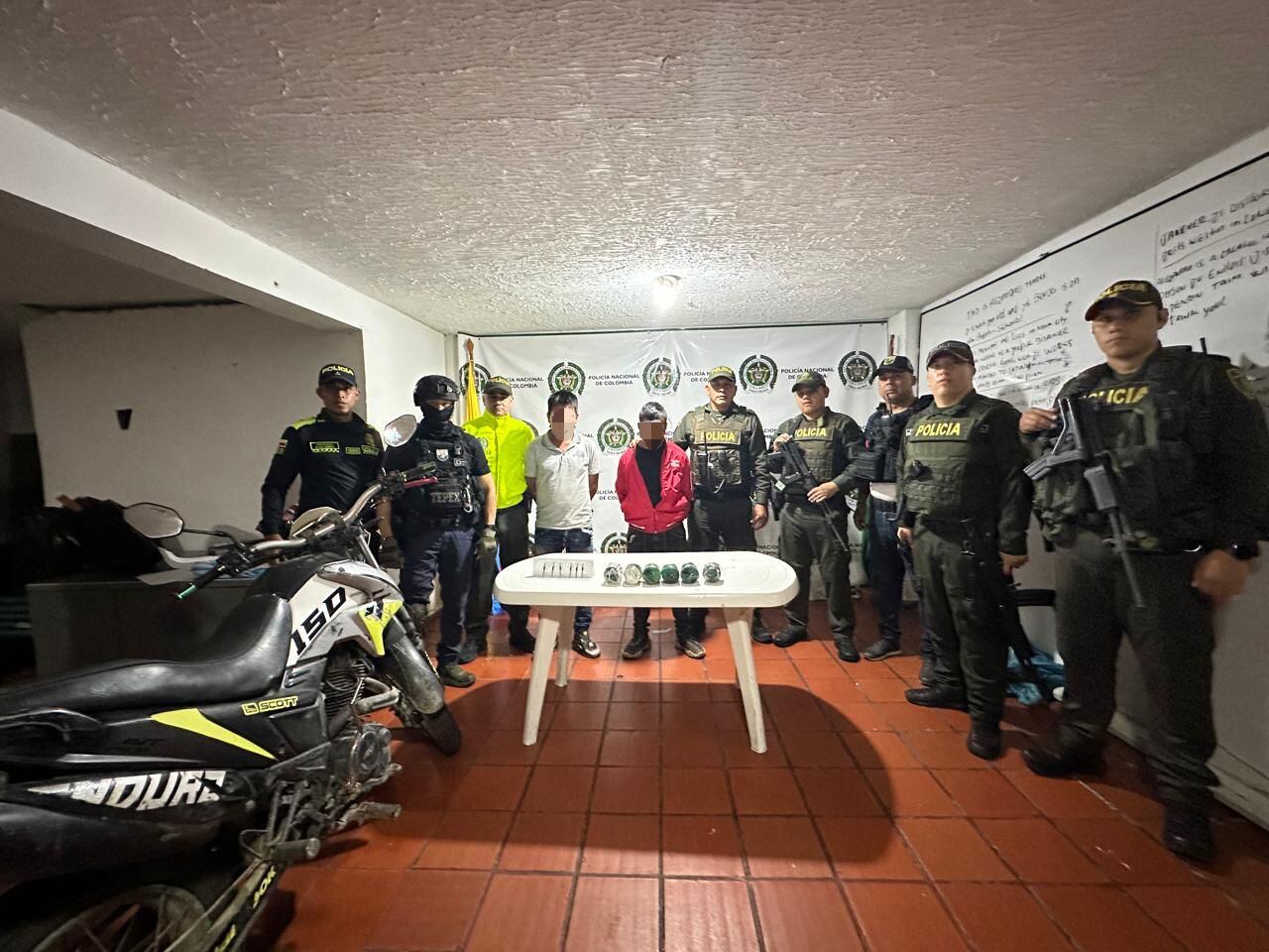 Se logró la captura de dos sujetos, la incautación de una motocicleta. Foto policía-Huila.