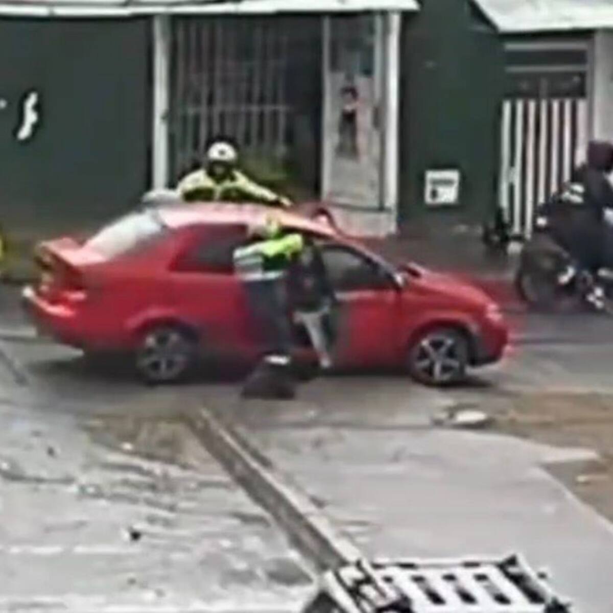 VIDEO: policías recuperaron un carro robado en Ciudad Bolívar que trabajaba en aplicaciones