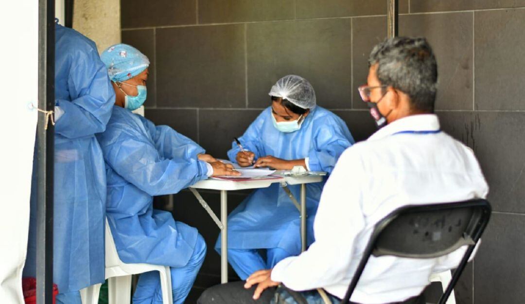 La positividad por pruebas practicadas PCR es de un 25%