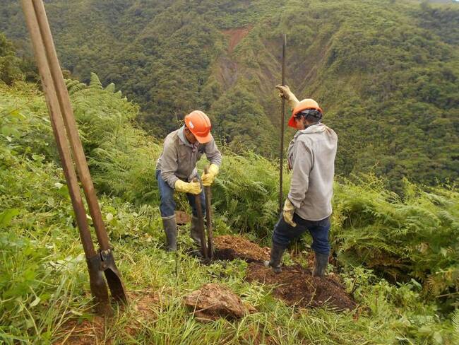 Colombia se beneficia con la instalación de postes de fibra de vidrio