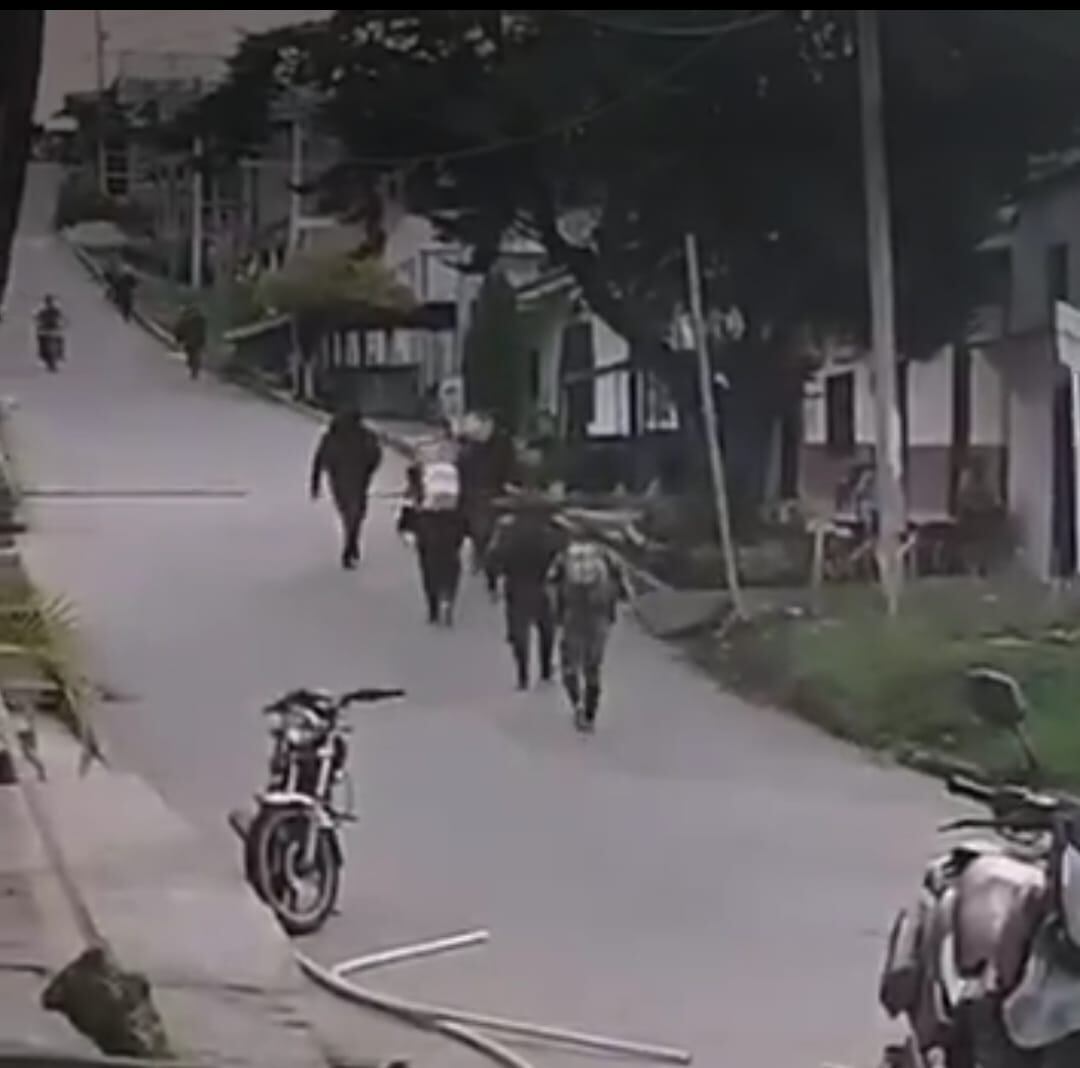 Así recorre el ELN las vías en el Huila