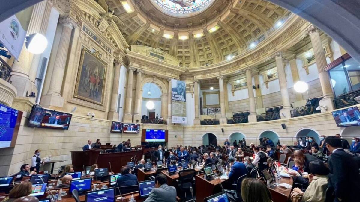 Pacto Histórico y uribismo logran consenso en proyecto sobre reforma al Congreso