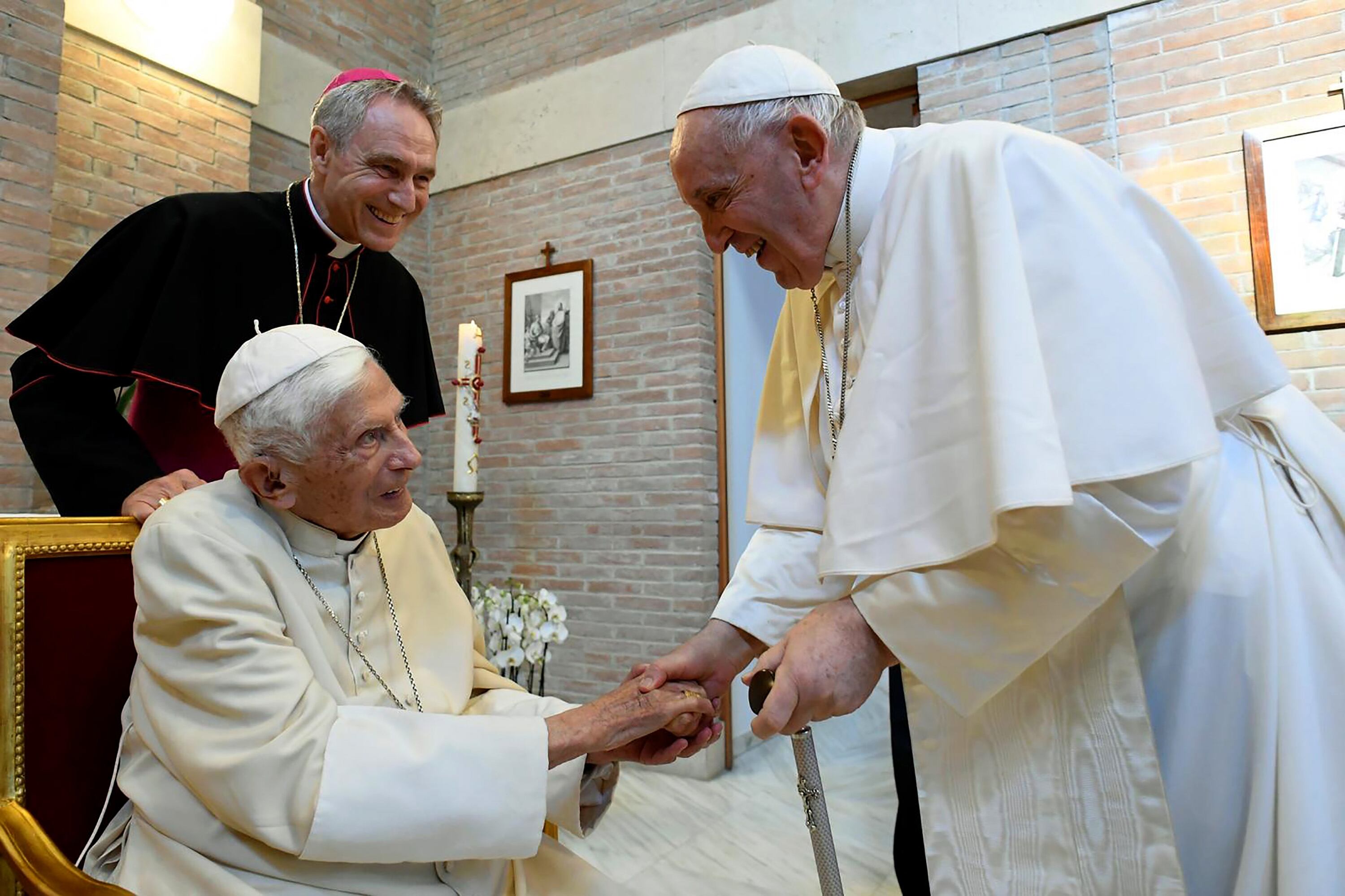 Encuentro entre el papa Francisco y el papa emérito, Benedicto XVI, en la Ciudad del Vaticano. 
(Foto: Vatican Media via Vatican Pool/Getty Images)