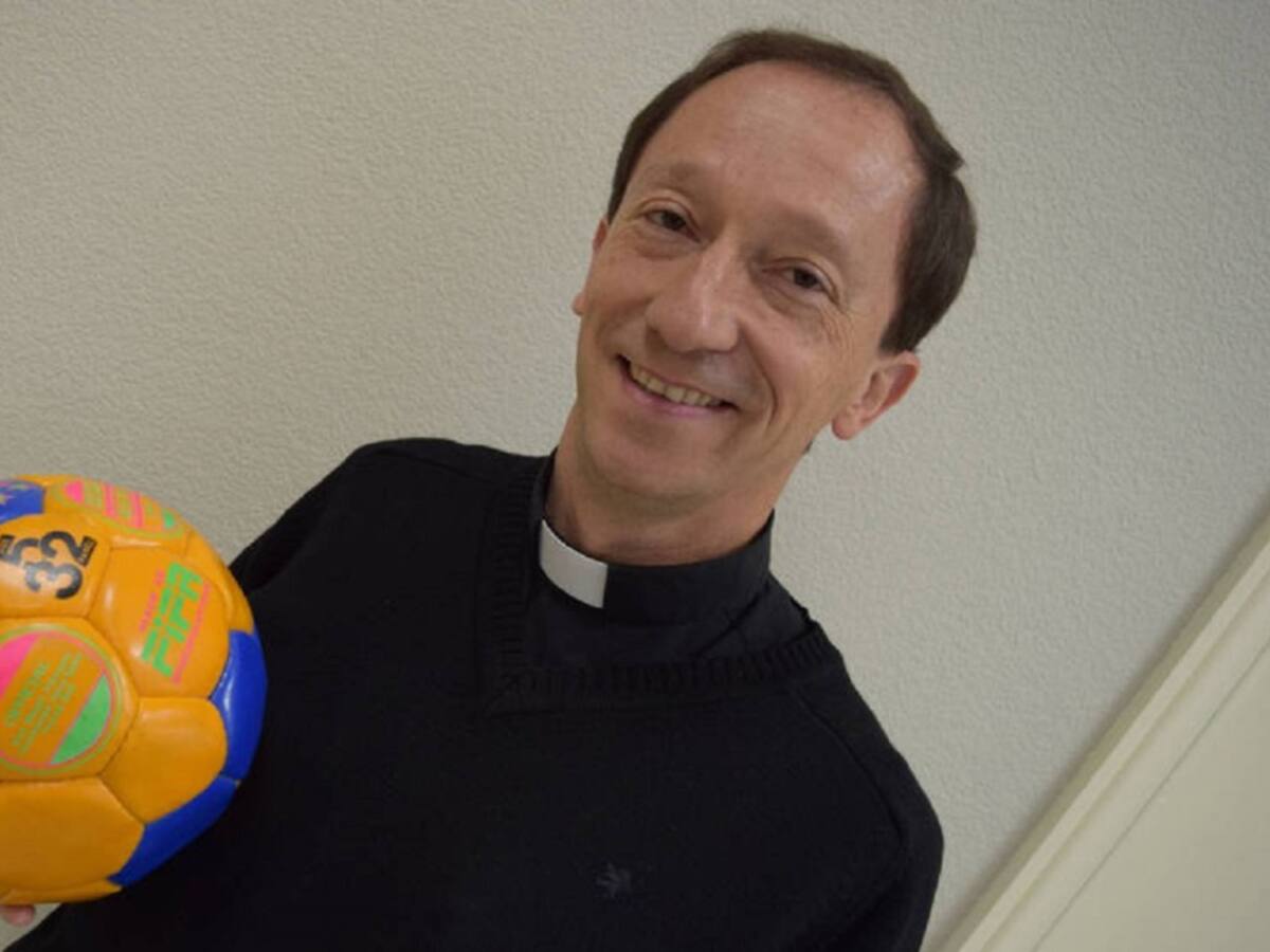 Ángel Olalla: árbitro de profesión; sacerdote de vocación