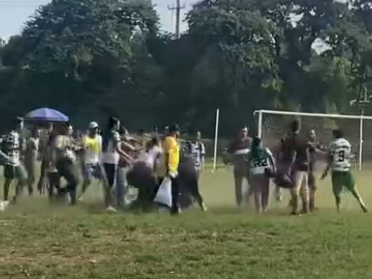 En Quindío un árbitro fue agredido por padres de familia en medio de un partido de fútbol infantil