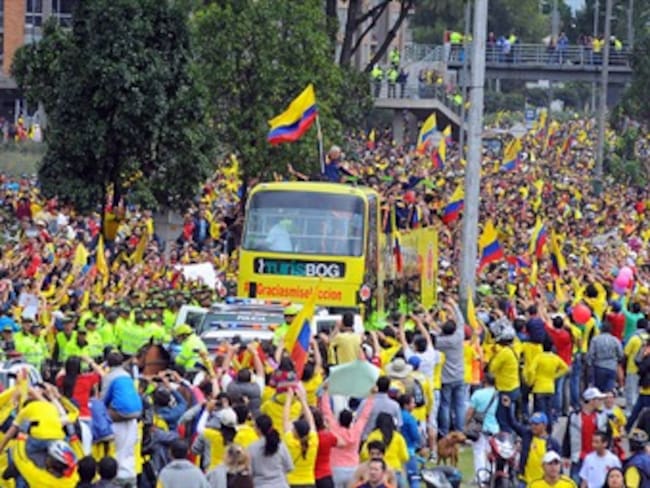 Colombia se lanzó con alegría a las calles para recibir a la Selección