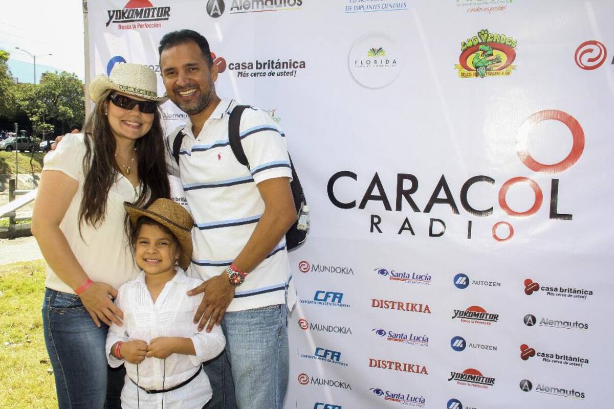 Caracol Radio estuvo en el desfile de autos clásicos y antiguos en la Feria de las Flores
