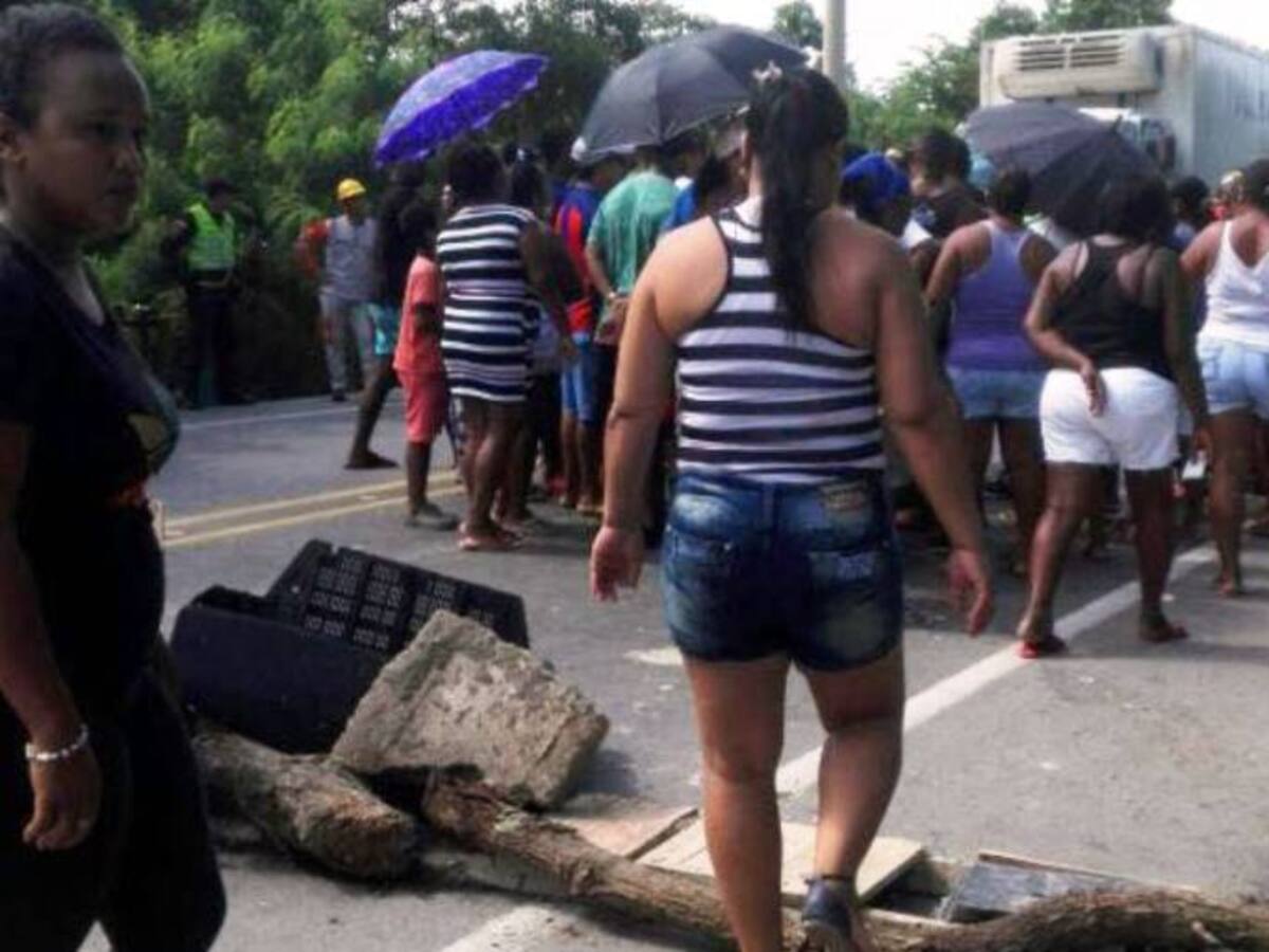 En Cartagena bloquearon vía al Mar para que continúen operativos de búsqueda de un pescador