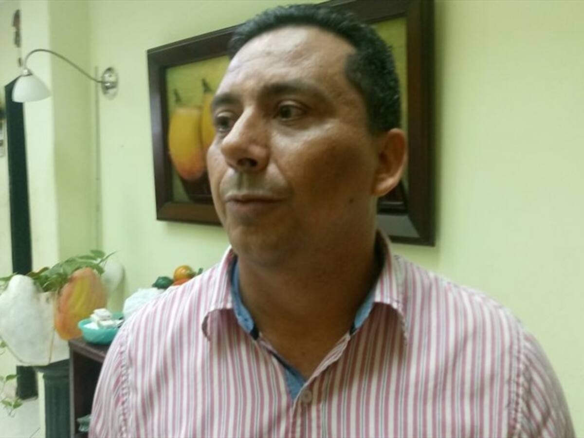"Hombres del Clan del Golfo quemaron mi finca por no pagar una cuota de $500 millones"