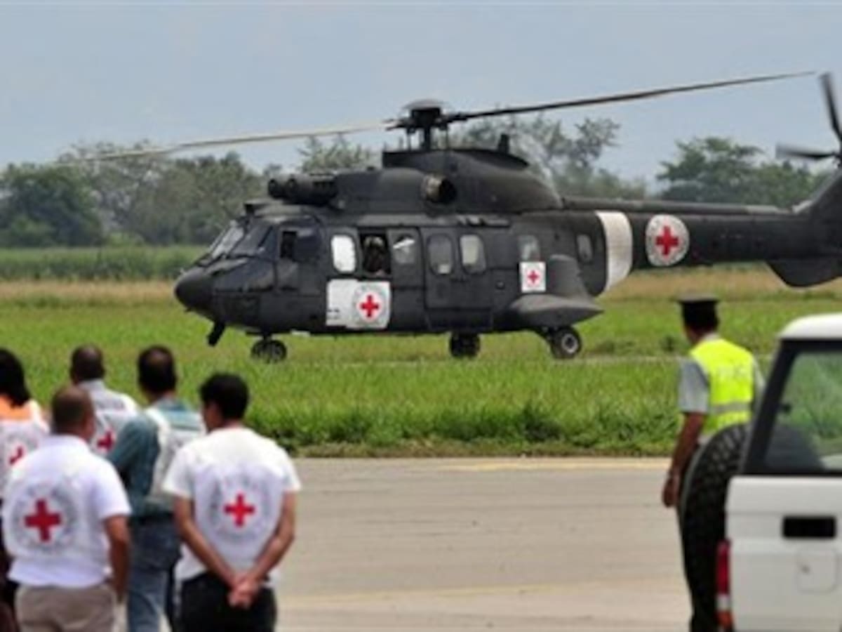 Farc dicen que pese a que continúan combates en la zona, liberarán a los secuestrados