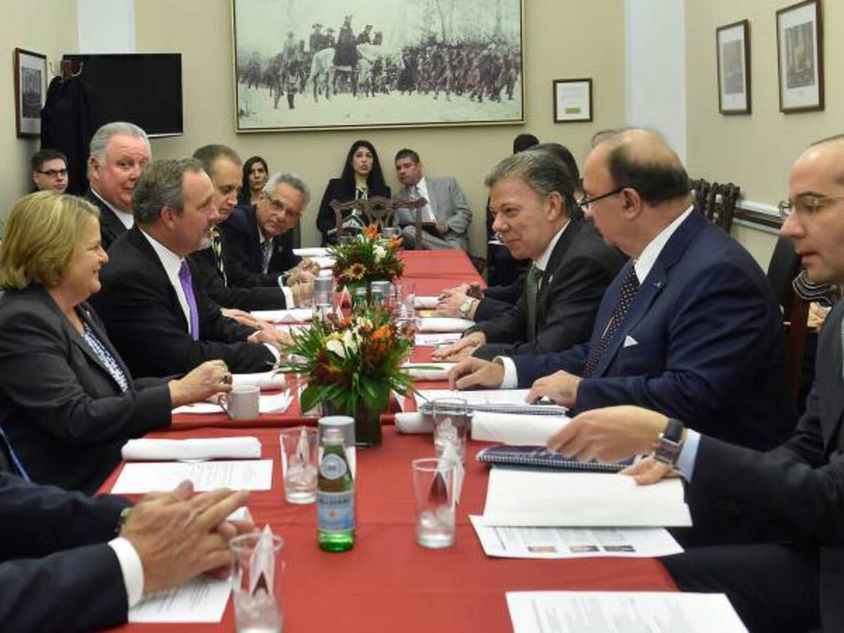 Santos se reúne con republicanos para asegurar fondos de paz para Colombia