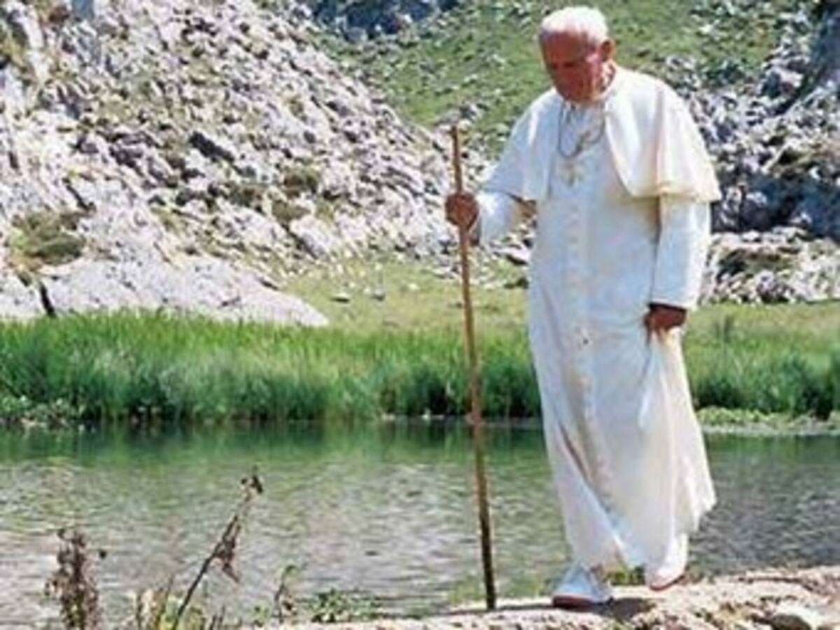 El Papa Juan Pablo II podría ser proclamado beato el 2 de abril de 2010