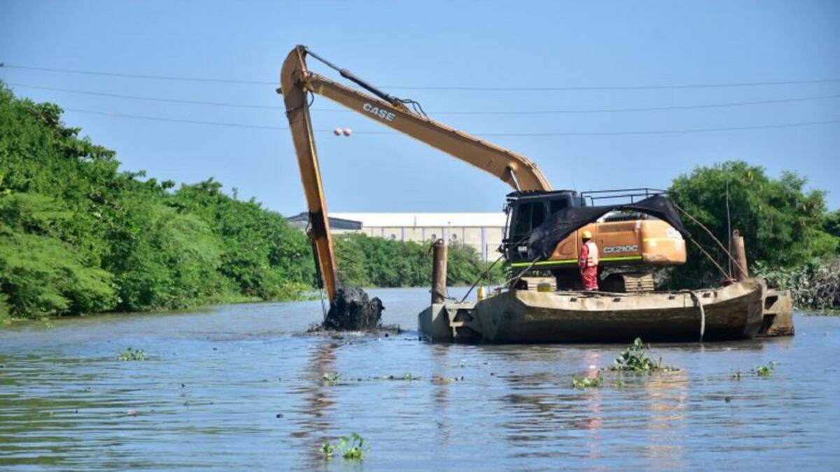 Remueven 30 mil metros cúbicos de sedimento en caños de Barranquilla