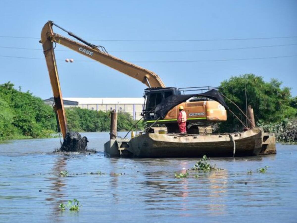 Remueven 30 mil metros cúbicos de sedimento en caños de Barranquilla