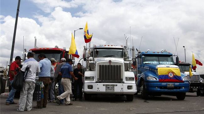 Paro camionero continúa en todo el país. Foto: Colprensa.
